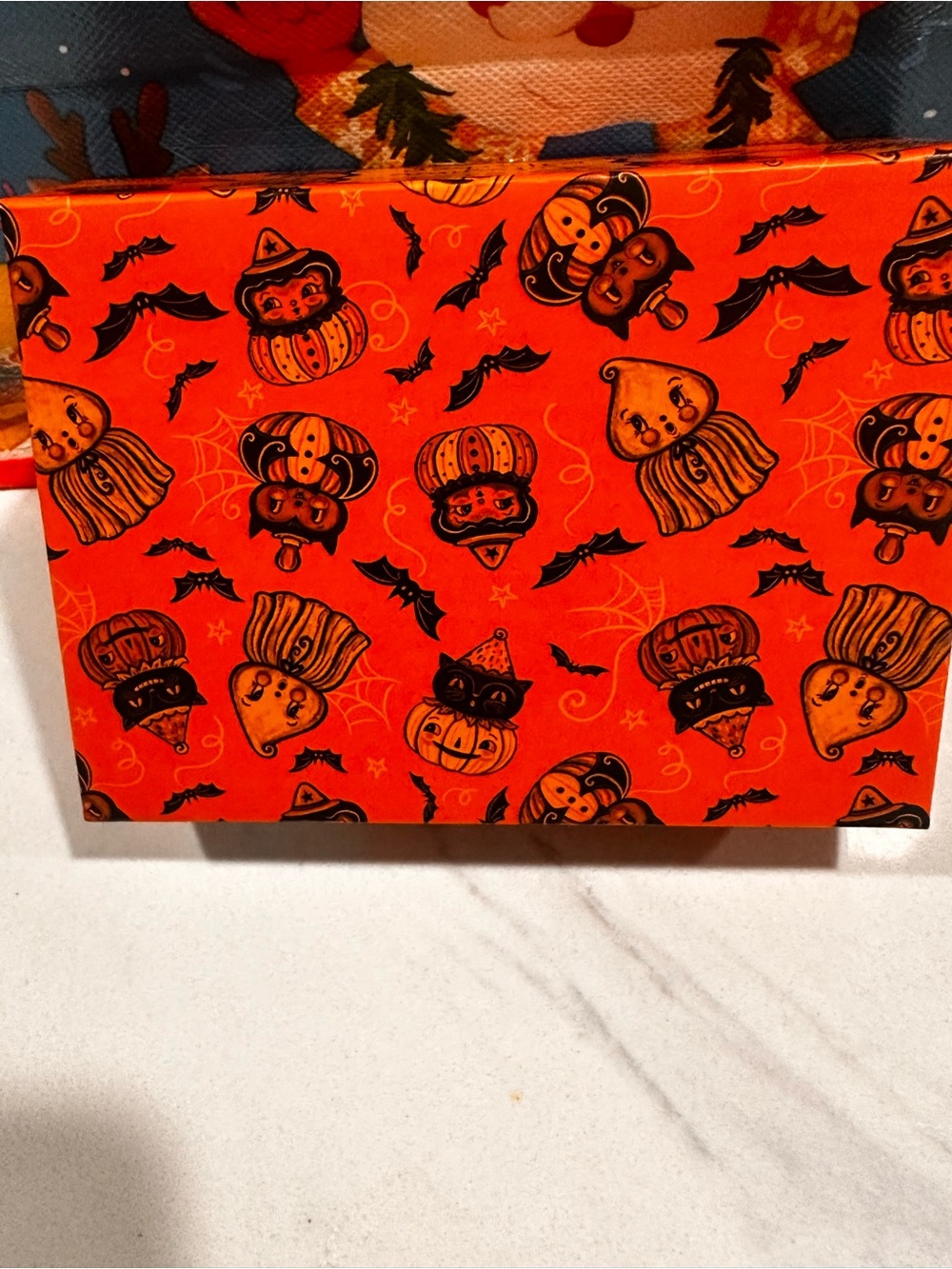 NIB Johanna Parker 2026 Sweetheart Ceramic Ghost Salt & Pepper Shakers Halloween - Picture 4 of 4